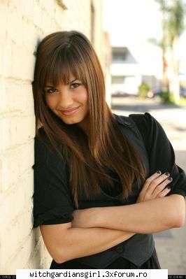 e super demy lovato ! e o fata dragutza si o actrita si cantareata minunata! :)  ;) demi lovato