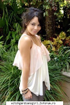 Vanessa Hudgens - tot dragutza de vanessa - Stiluri,poze,teme si jocuri